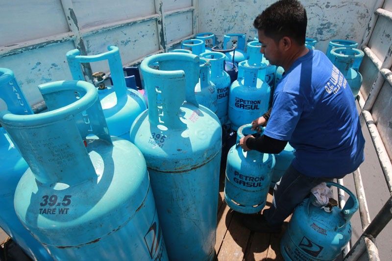 Presyo ng LPG umakyat,  petrolyo susunod din