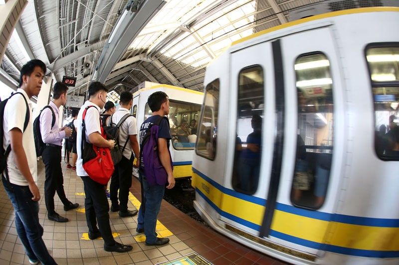Undas schedule  ng LRT at MRT, inilabas