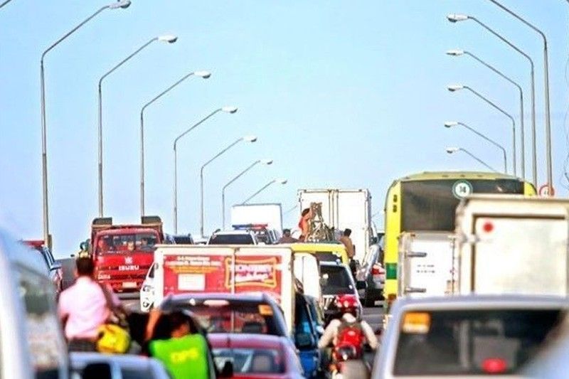 Lima ka oras nga traffic sa Mactan Bridge