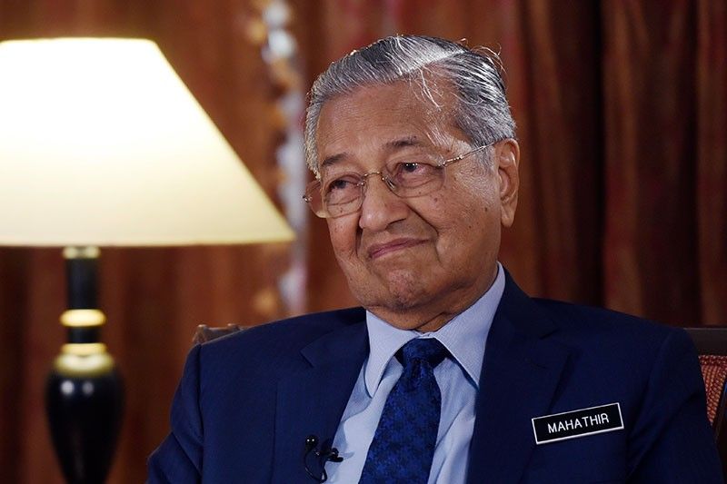 Malaysia's Mahathir calls on China to respect passage in South China Sea