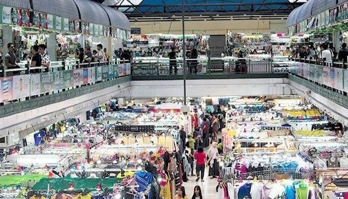Adjusted mall hours simula na bukas
