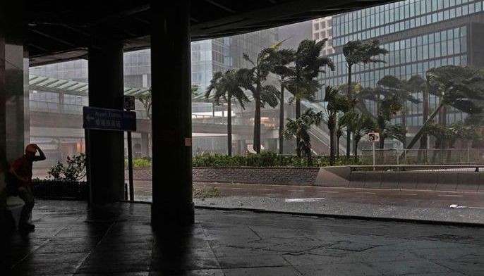 2 Filipinos hurt as Mangkhut hits Hong Kong