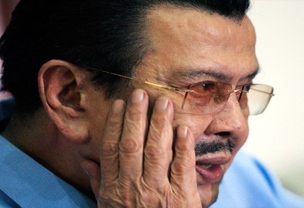 Erap sacks 690 traffic enforcers