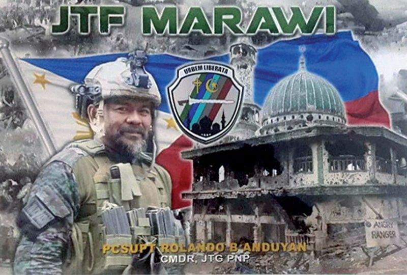 Pulis, bayani sa Marawi siege