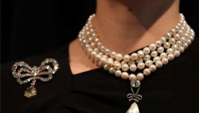 Marie Antoinette pendant fetches $36 million, shattering estimate