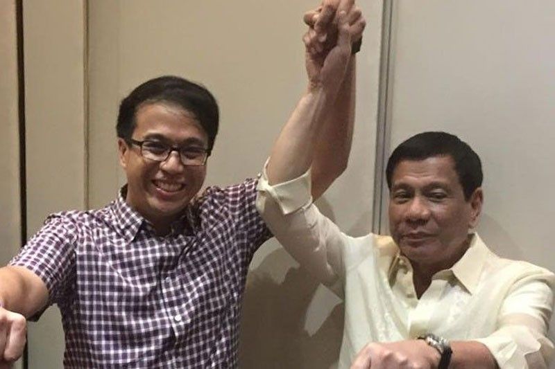 Ipinaliwanag ni Roque na tinanggal ng Pangulo si Tolentino dahil nakiusap umano ito sa isang kamag-anak ni Pangulong Duterte para sa isang proyekto.