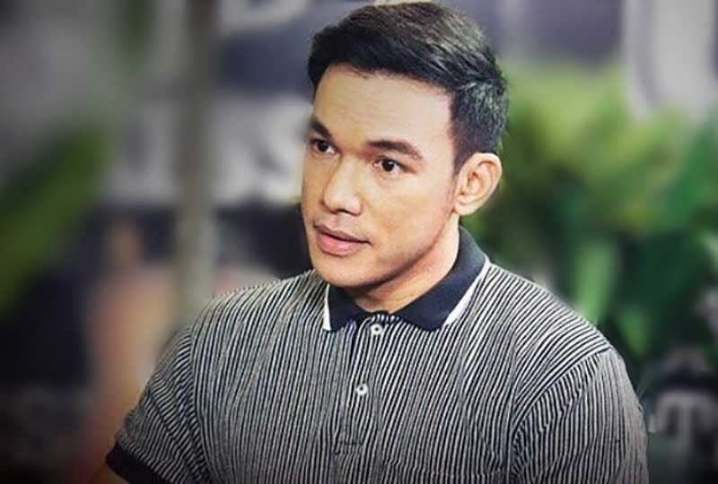 Mark ginanahan sa pagpo-promote ng pagiging bisexual!