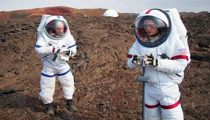 Freeze-dried food and 1 bathroom: 6 simulate Mars in dome