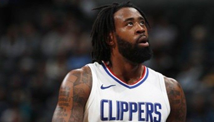 Mavericks pursigidong makuha si DeAndre Jordan