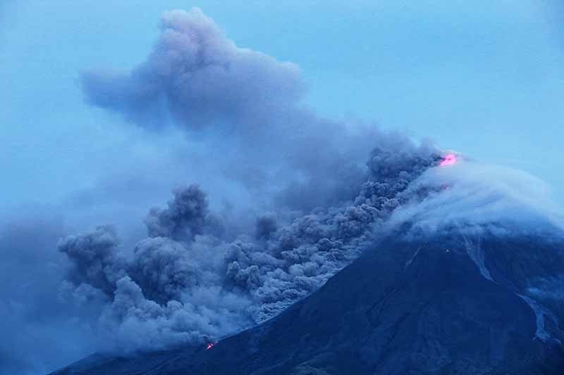 21,823 inilikas sa nag-aalburotong mayon