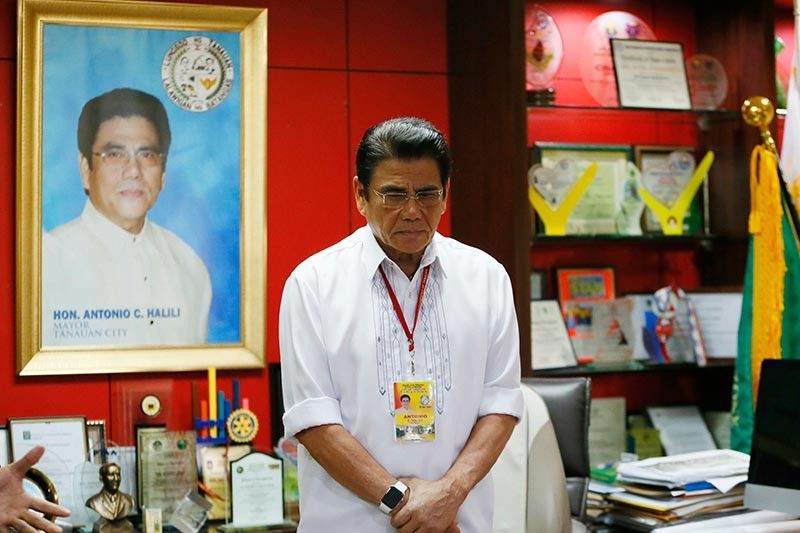 Duterte fed with false info on Halili, says slain mayorâ��s daughter