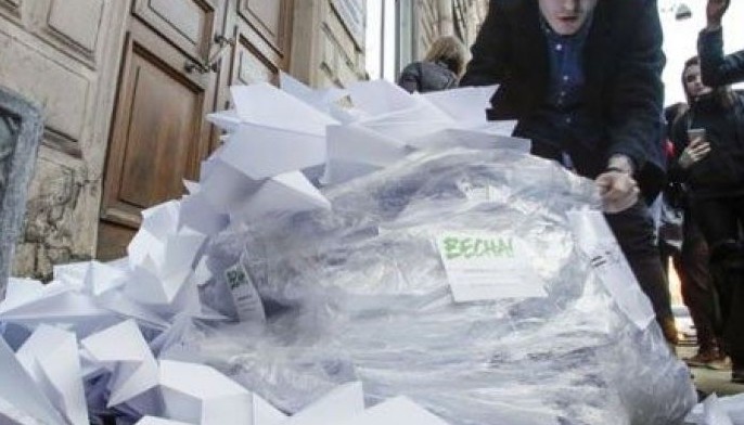 Russian begins blocking messaging app Telegram