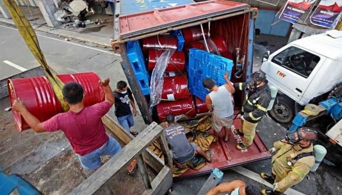 Chemical spill disrupts classes at Manila university