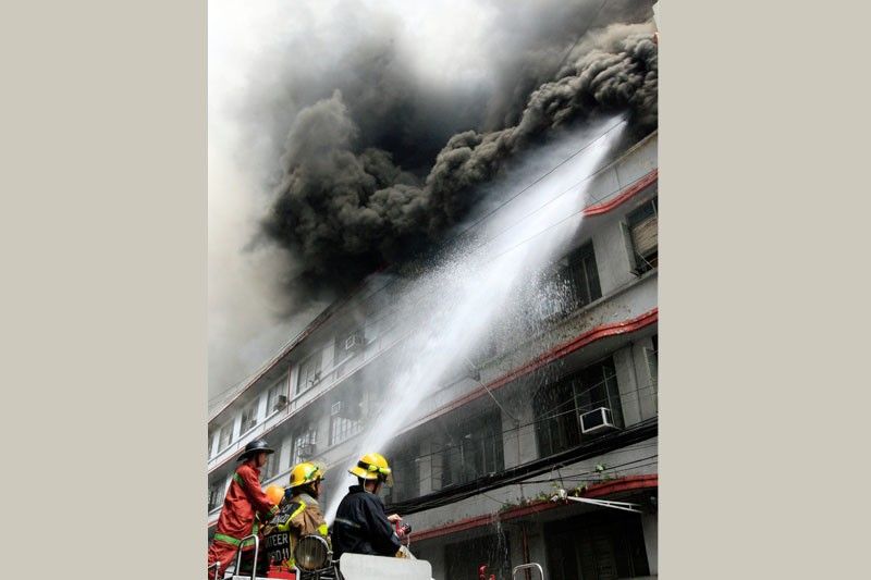 Fire destroys Wellington Building in Binondo