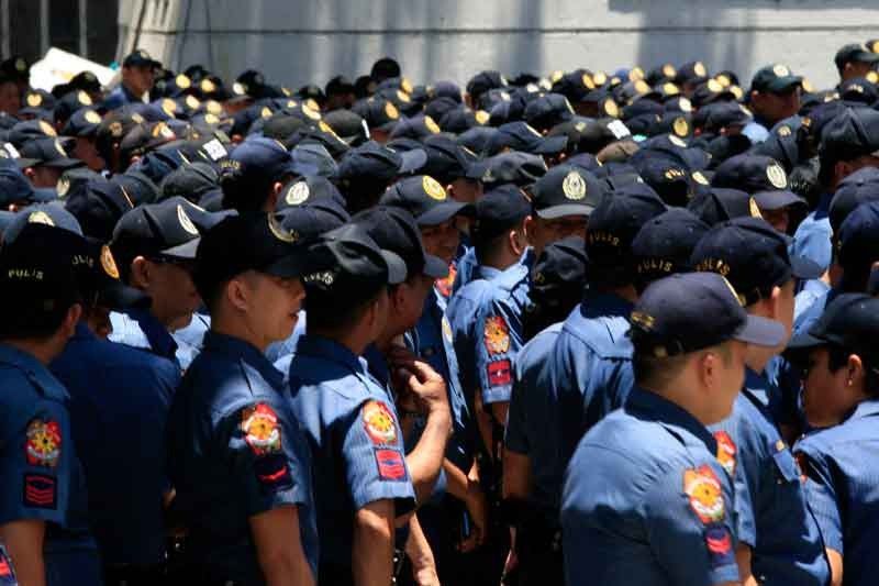 3 Manila cops in extortion face ax | Philstar.com