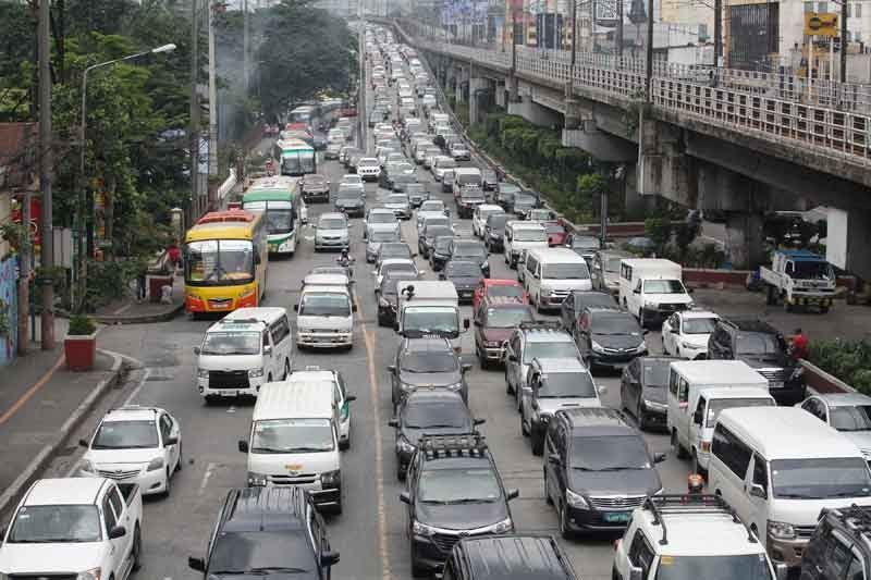 Duterte gives up on EDSA traffic, blames Congress