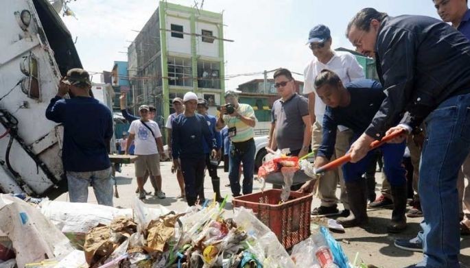 Erap to sue, cut budget of &lsquo;dirty&rsquo; barangays