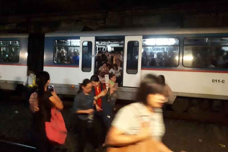 MRT-3 train stalls in heavy rain