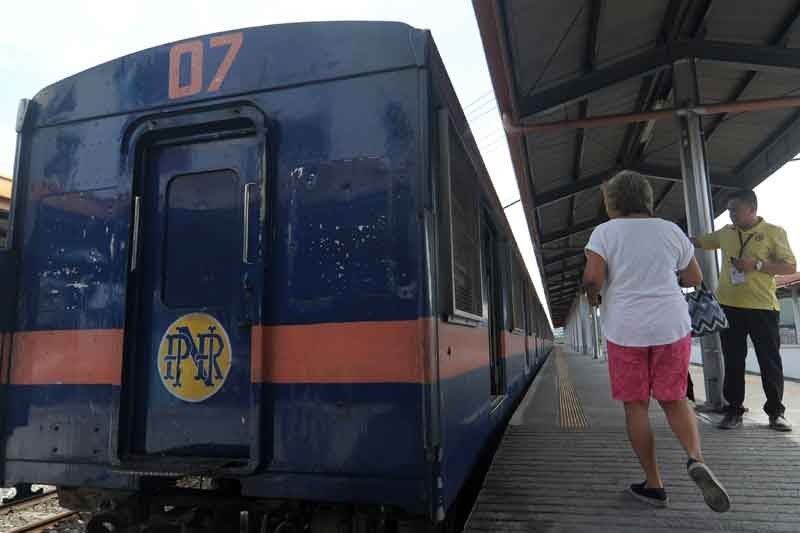 PNR reopens Caloocan-Dela Rosa line