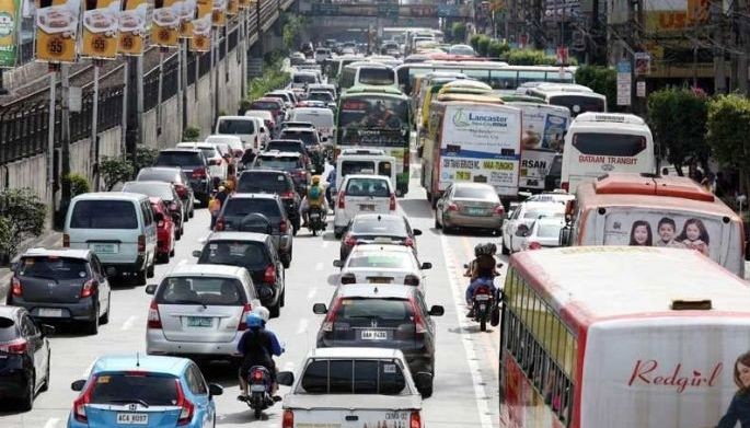 Malls open later to ease traffic