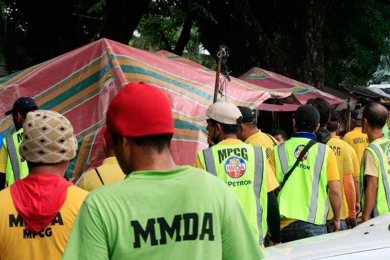 MMDA dismantles stalls obstructing traffic in Manila