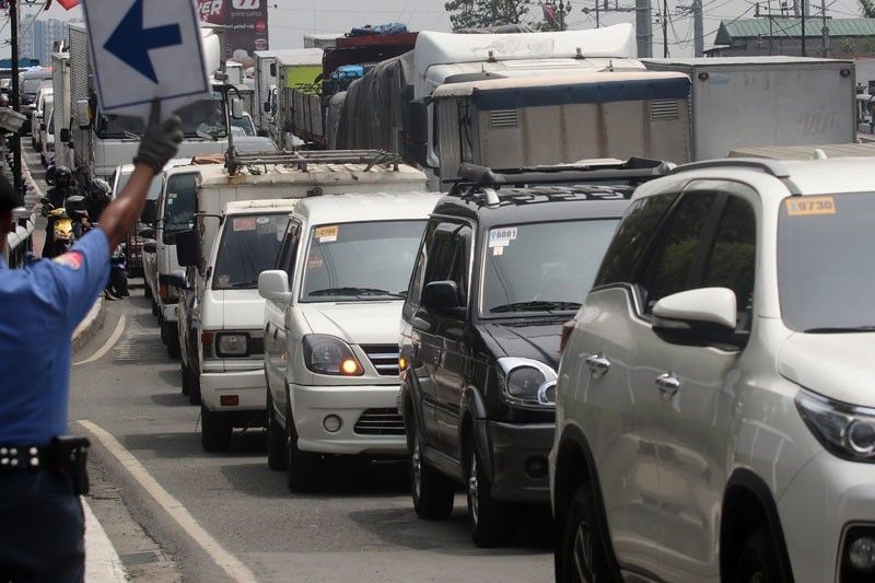 MMDA warns of traffic jams  as roads closed for repair