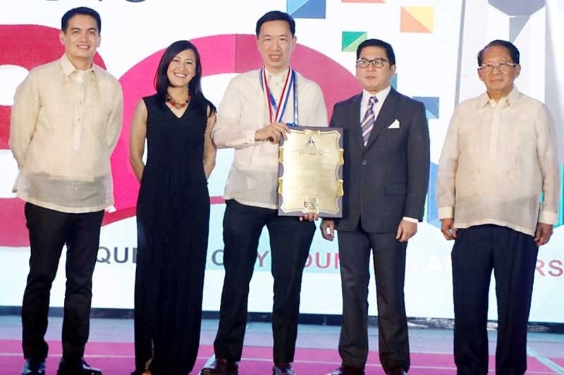 STAR columnist wins  Quezon City award