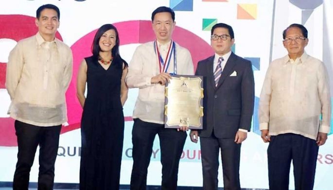 STAR columnist wins  Quezon City award
