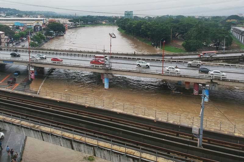 Tubig sa Marikina River, pumalo sa 16 meters