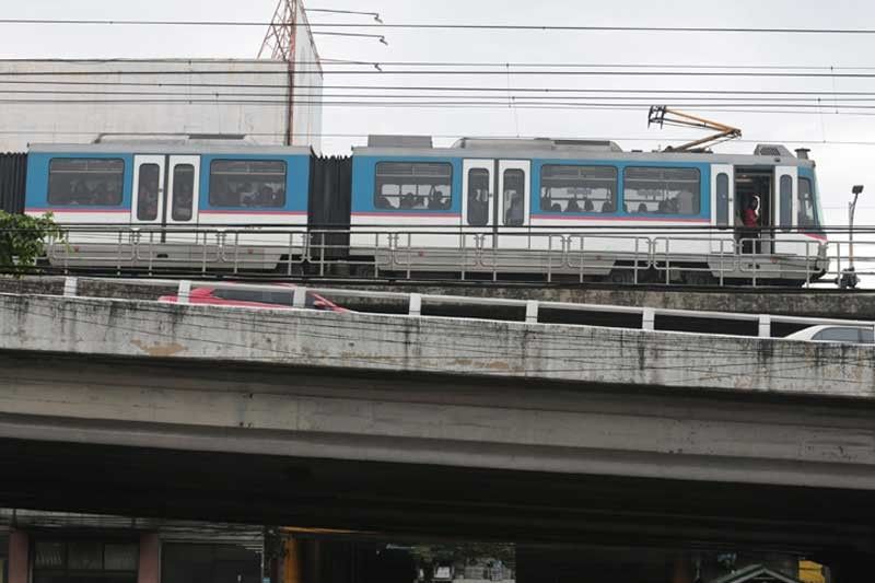 MRT-3, maagang tumirik; 850 pasahero, pinababa