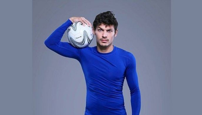 Misagh Bahadoran: Abs-olutely passionate about football
