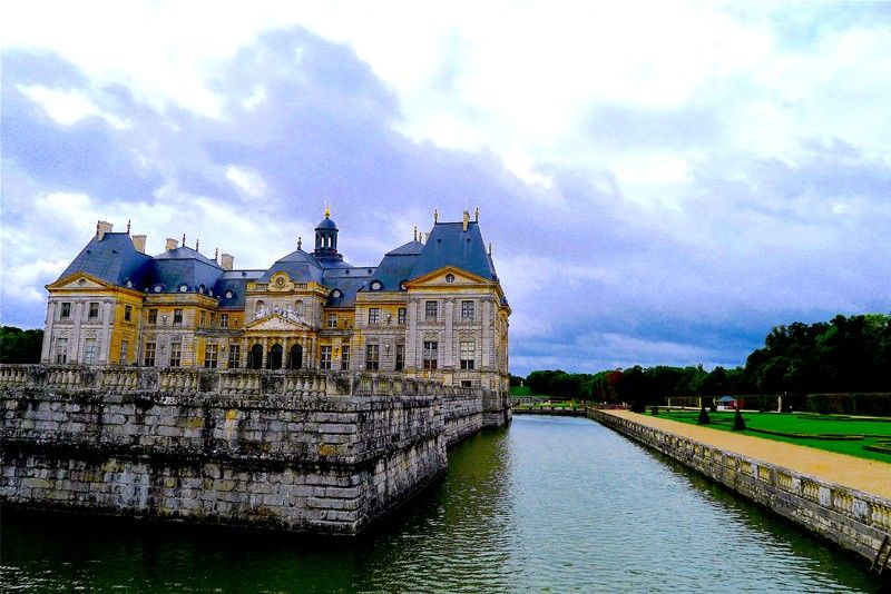 In Versailles, Visionary Sculptures and Royal Intrigue