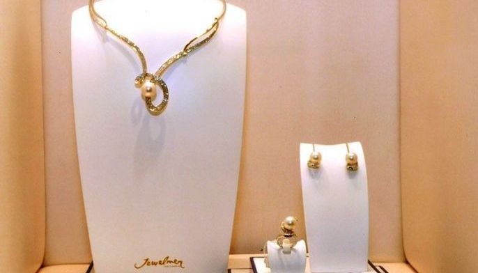 Of Tea and Pearls