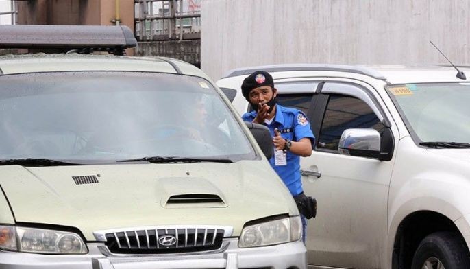 Palace urges public to give ban on driver-only cars a chance