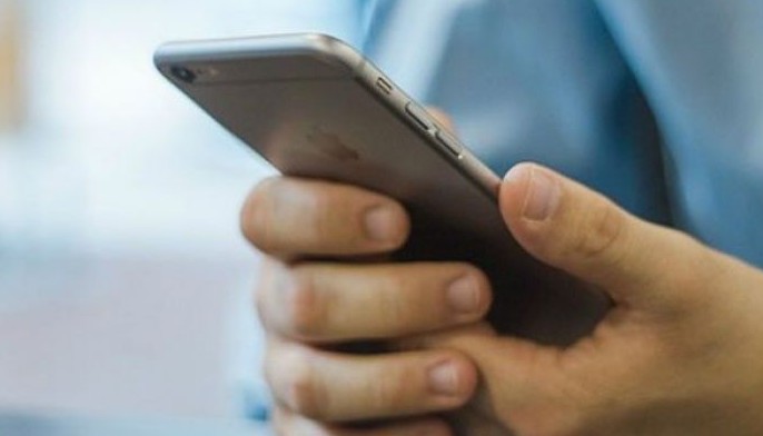 WhatsApp limits message forwarding to fight 'fake news'