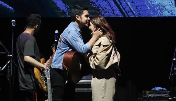Moira, fianc&eacute; shower &lsquo;kilig feels&rsquo; during concert with Boyce Avenue