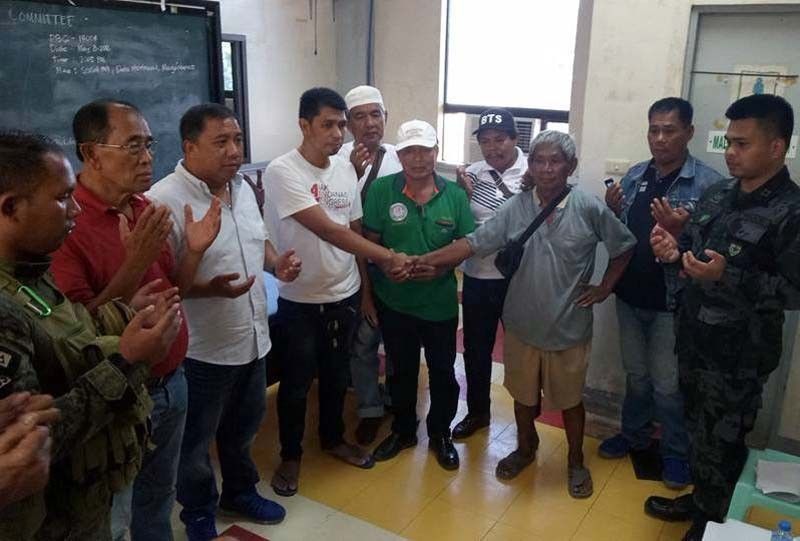 Feuding Maguindanao clans make peace after barangay polls