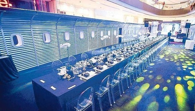 Moss Manila paints the town glam