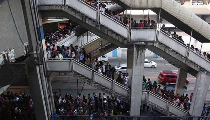 Palace: Part of MRT maintenance money went to 'political machinery'