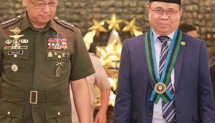 MILF chairman makes historic visit to Camp Aguinaldo