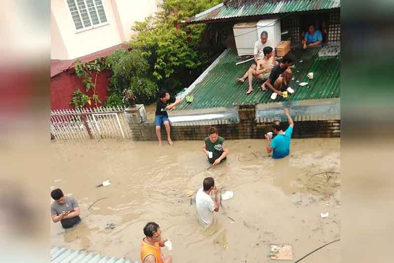 Flash flood hits 3 towns, city in Bulacan