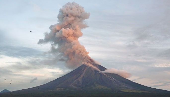 Mayon Volcano still erupting &mdash; Phivolcs