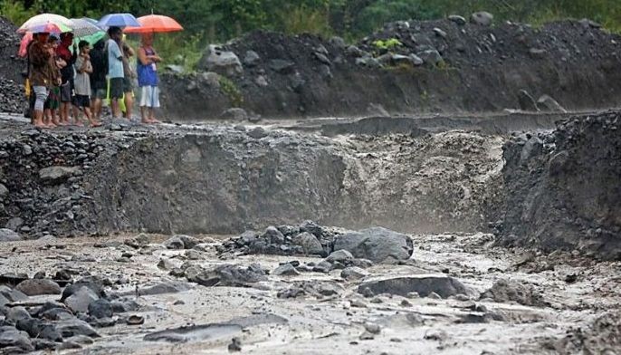 Mayon lahar threat: 80,000 face evacuation