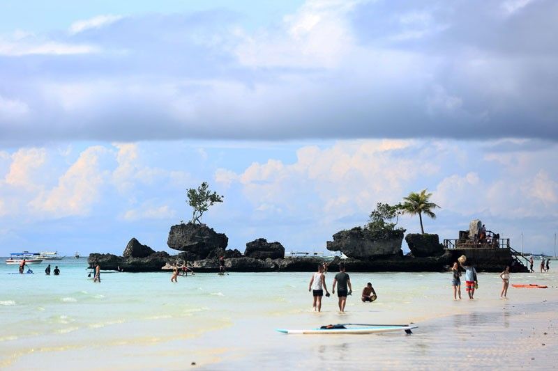 â��Require Boracay firms, houses  to connect to sewerage systemâ��