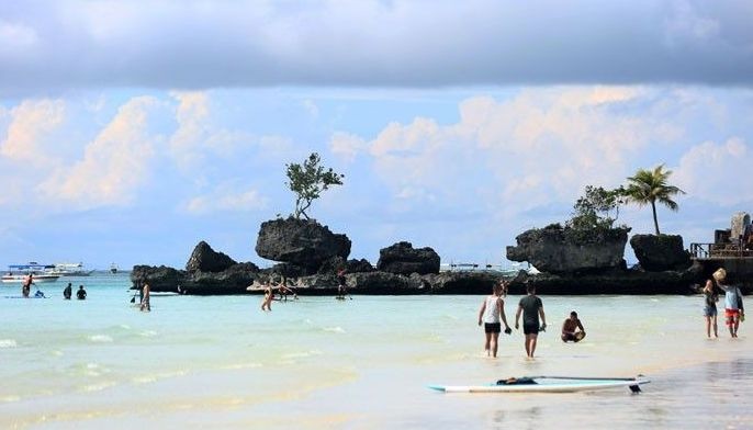 &lsquo;Require Boracay firms, houses  to connect to sewerage system&rsquo;