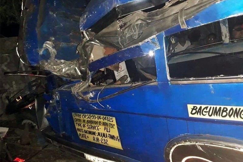 Jeepney rams tree; 5 dead, 16 hurt