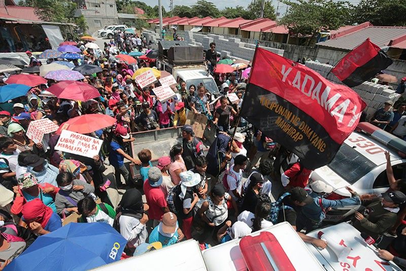 Kadamay members storm Rizal housing project