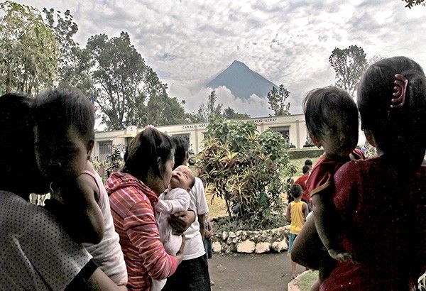 Mayonâ��s alert lowered; 15,000 families decamp