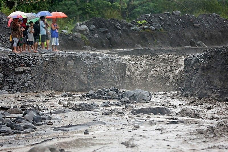 Mayon lahar alert up