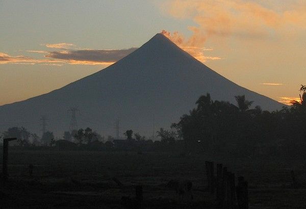 Mayon continues to quiet down